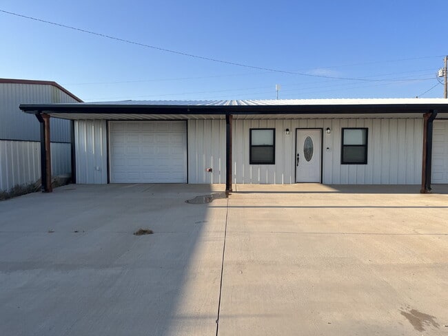 Building Photo - Large 1 Bedroom