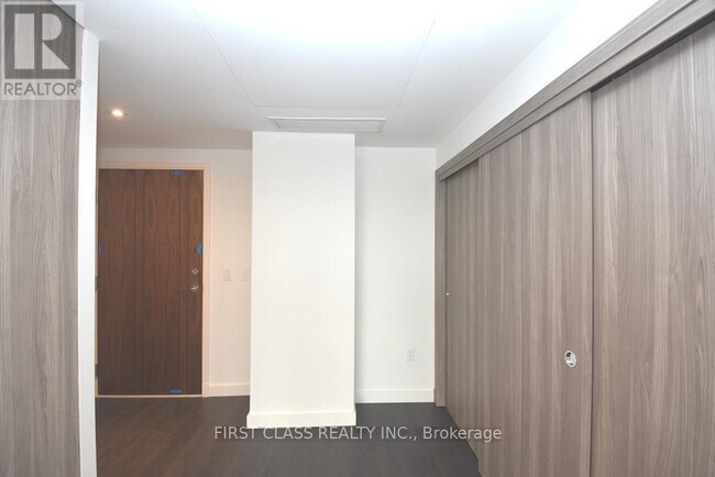 Photo - 25 McMahon Dr Unit 1707