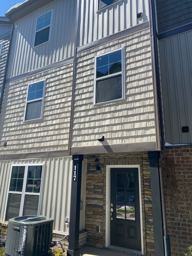 Beautiful 3-Story Townhome with 2 Car Gargage - Beautiful 3-Story Townhome with 2 Car Gargage