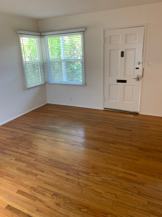 Building Photo - 9828 Vidor Dr Unit Vidor