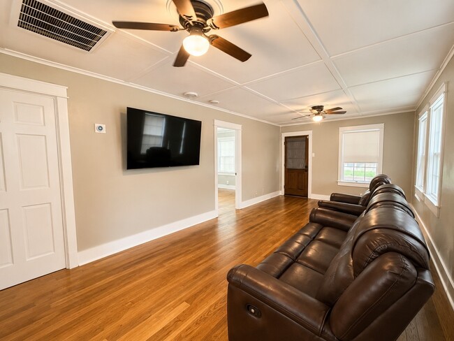 Photo - 5707 Delfren Ln