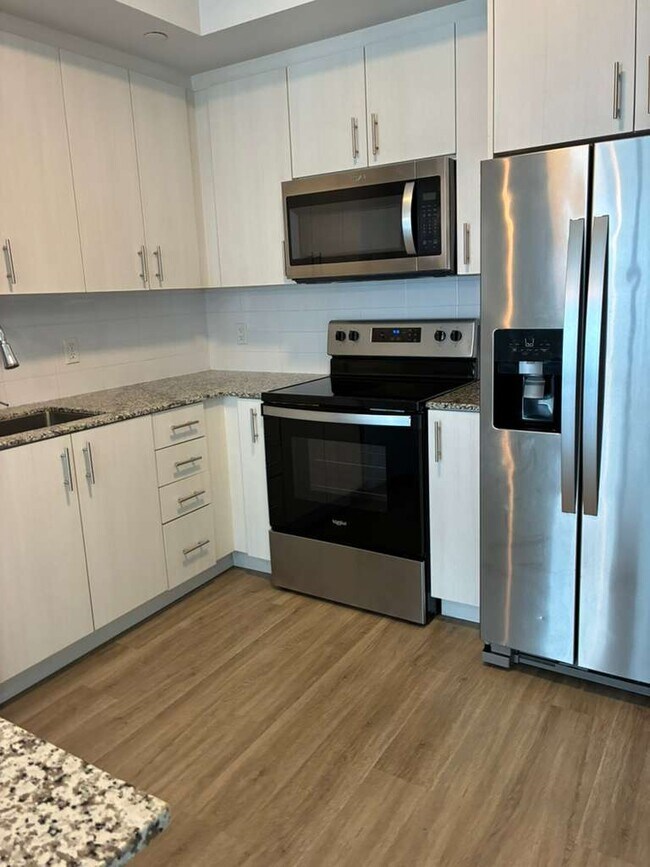Photo - 1475 W 31st St Unit C2