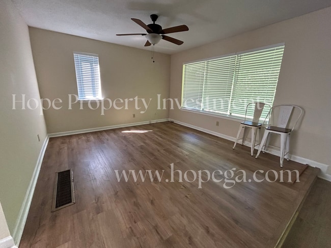 Photo - 2 Northlake Cir