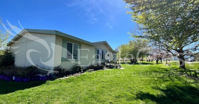 Photo - 3 Bed, 2 Bath Home with Open Yard in Desirable Orchards Area