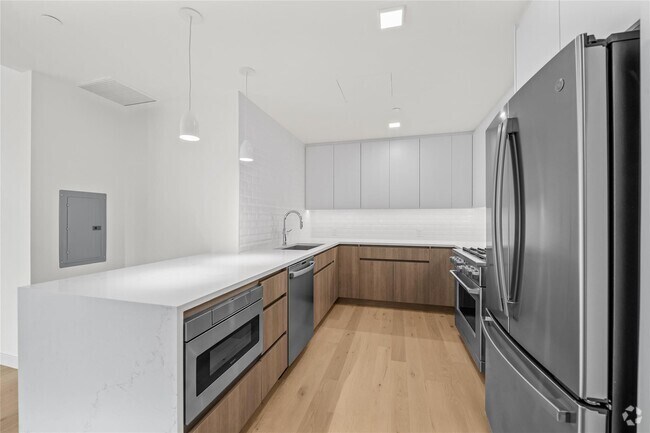 Building Photo - 218 Middle Neck Rd Unit 310 Rental