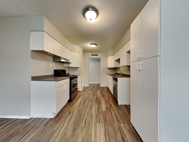 Photo - 446 Thistle Dr