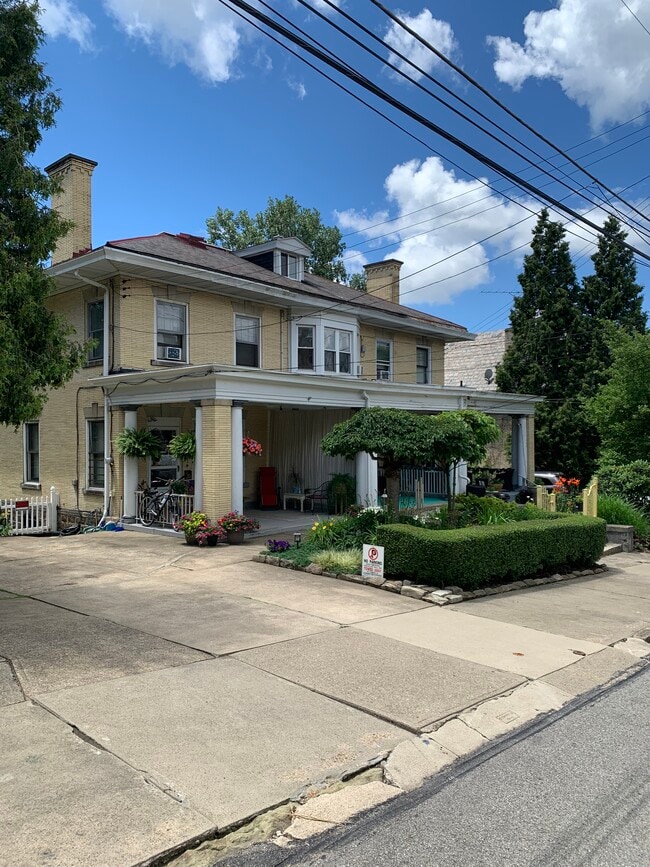 Building Photo - 418 Edgemont St