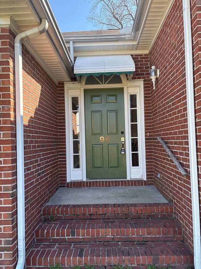 Photo - Spacious 3 Bedroom Home In Manchester...