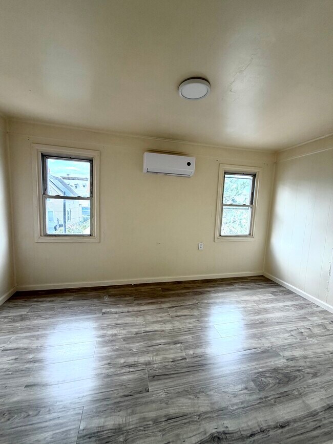 306 N High St