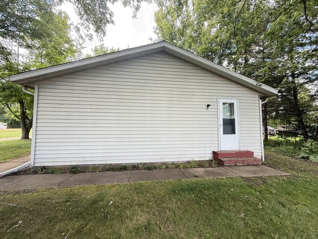 8694-8696 Stoney Lake Rd