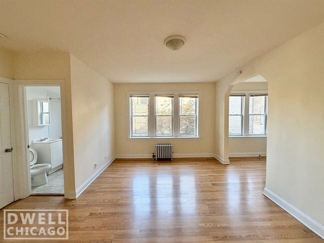 Building Photo - 2606 N Kimball Ave Unit 208