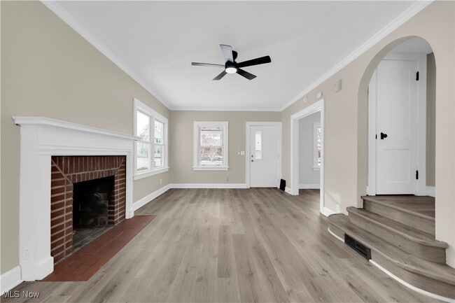 Photo - 239 E 214th St