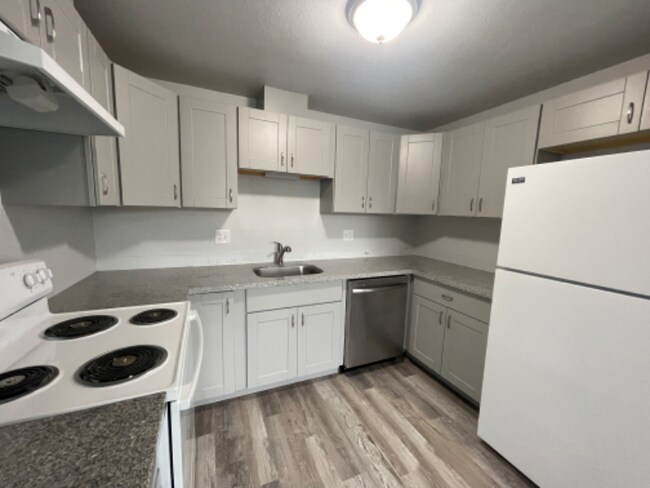 Photo - 307 W Reynolds Ave