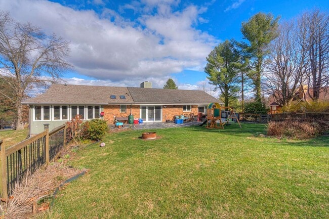 Photo - 202 Fincastle Dr