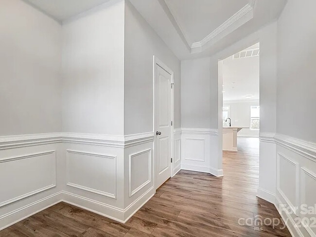 Foyer - 4153 Black Ct