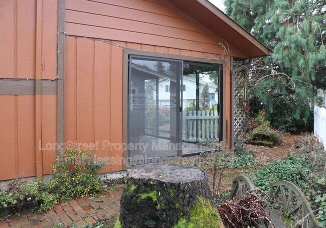 Photo - 1692 SW Reed Pl