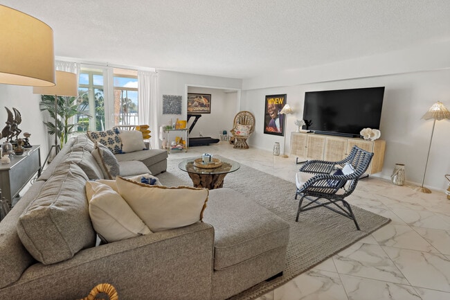 Building Photo - 4601-4A1a Jimmy Buffett Mem Hwy Rental