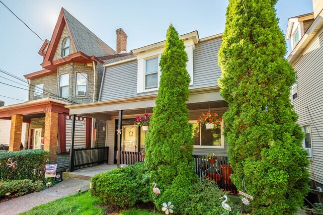 Photo - 133 Glenmore Ave Unidad Rear