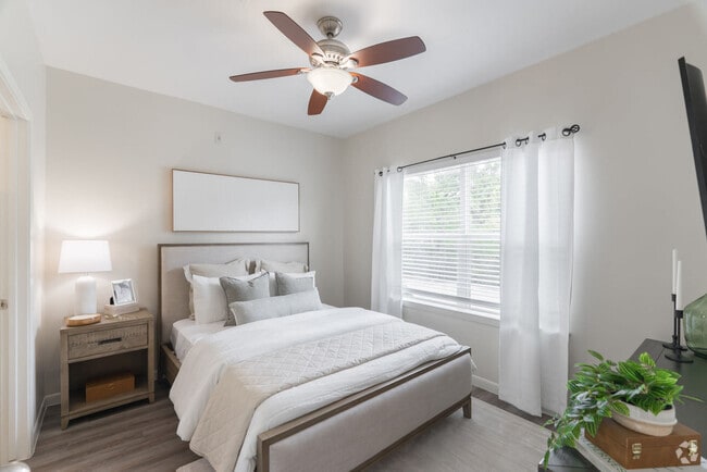 Building Photo - Regency Gardens Rental