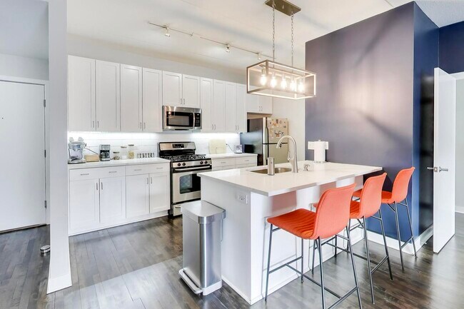 Photo - 4311 N Sheridan Rd