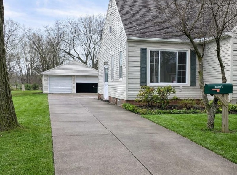 Photo - 14509 Rockside Rd