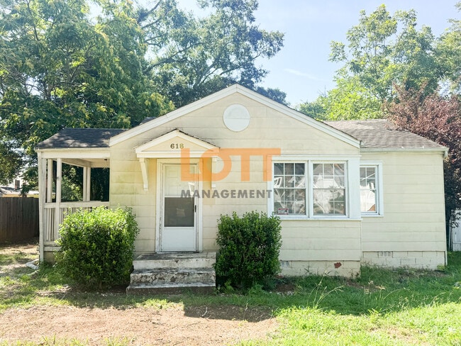 Photo - 618 Perry Rd
