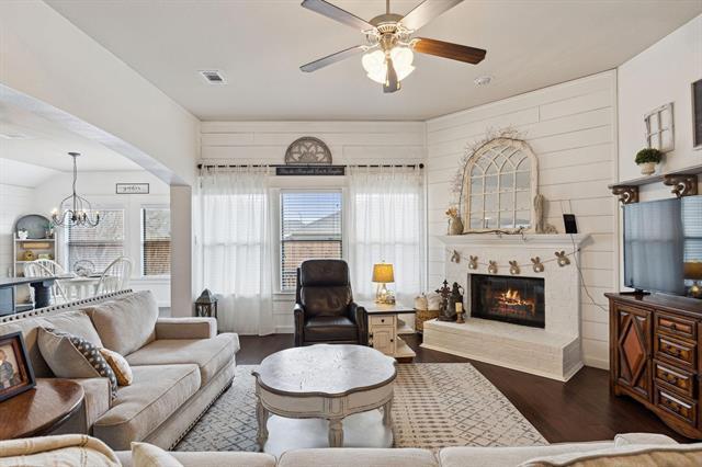 Photo - 525 Braewick Dr