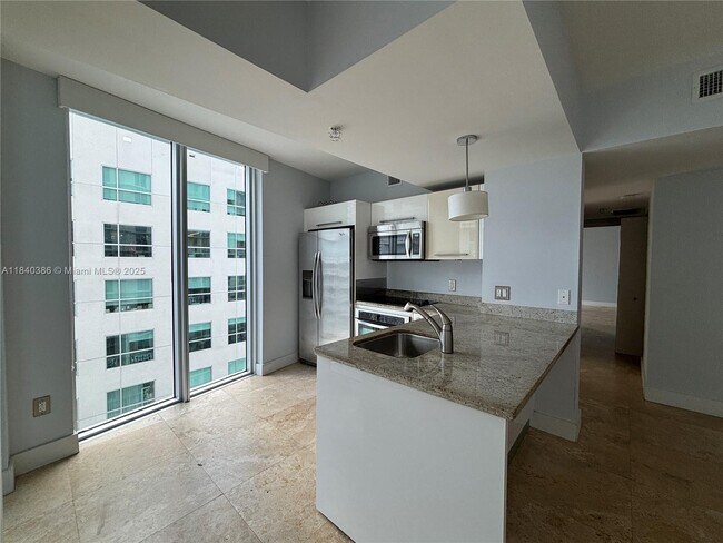 Photo - 185 SW 7th St Unidad 2612