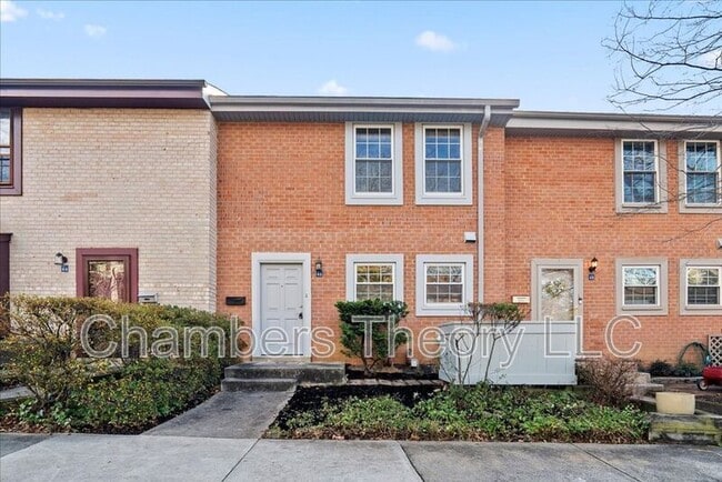 Building Photo - 2146 Golf Course Dr