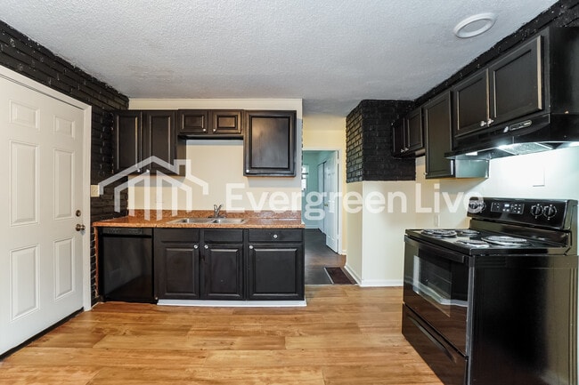 Photo - 1824 Nason Ave