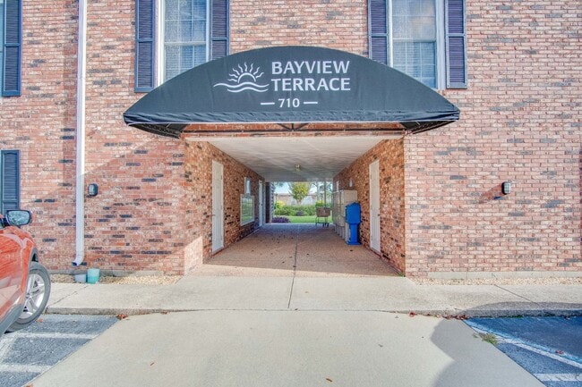 Photo - Stylish Condo in Waterfront Bayview Terrace – Updated Interiors, In-Unit Washer/Dryer, Access to ...