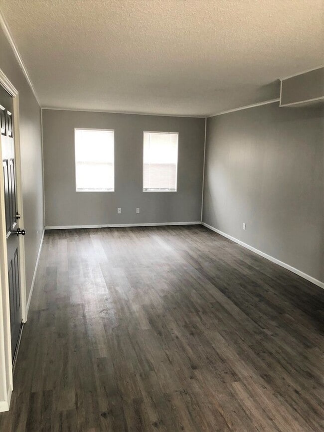 Photo - Welcome to Ravenwood Drive!