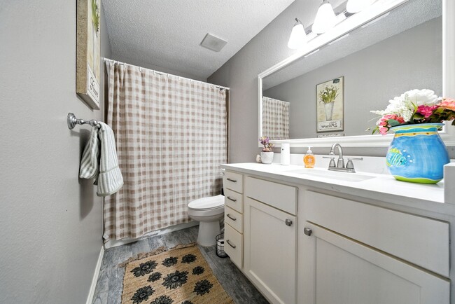 Building Photo - 2501 Gulf Fwy Unit 7A Rental