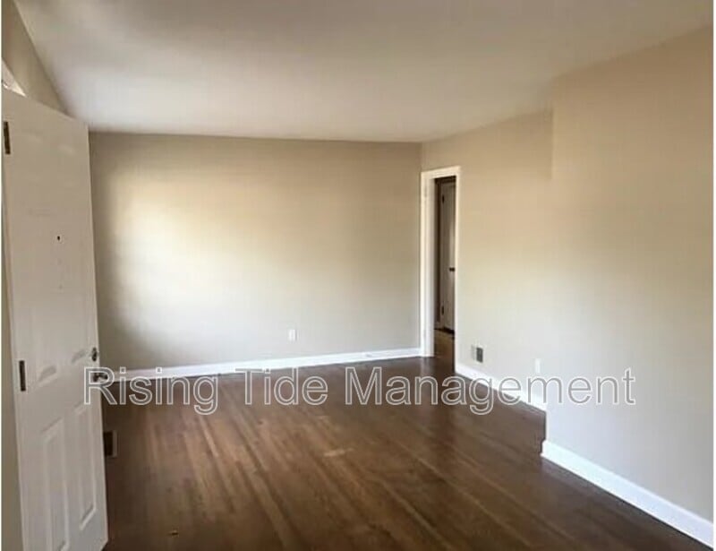 Photo - 924 N Martinwood Dr