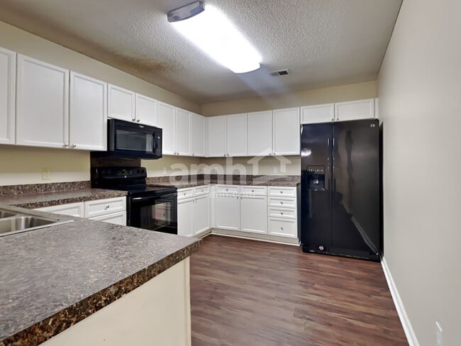 Photo - 405 White Bluff Ct