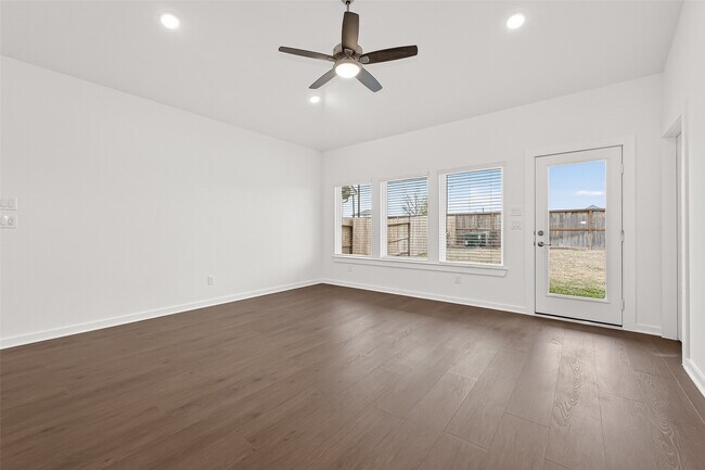 Photo - 32415 Sunbeam Dr