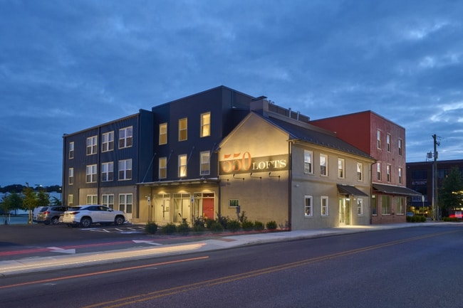 Building Photo - 550 New Holland Ave