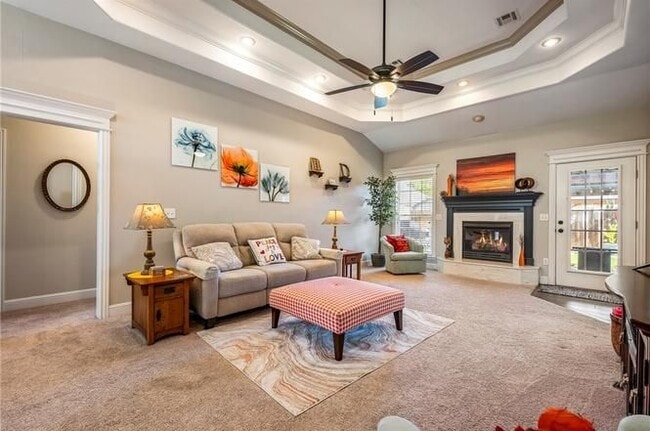 Photo - 701 Drake St