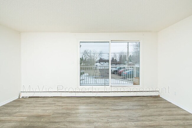 Photo - 9120-9149 149 St Unit Two Bed