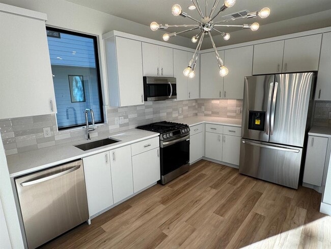 Photo - 1131 Walton Ln