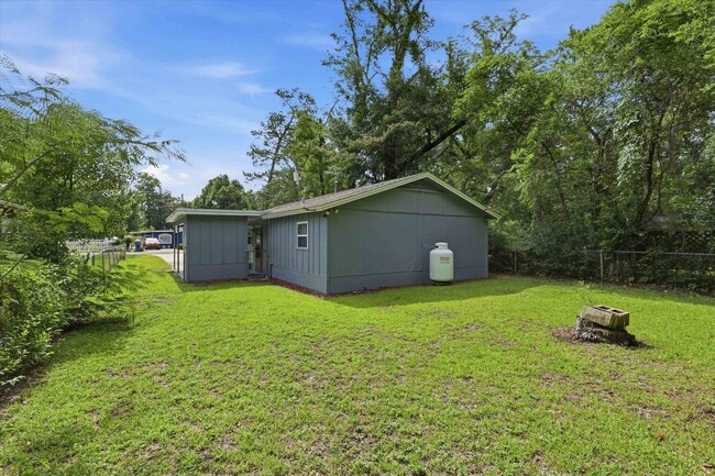 Photo - 2724 Lake Henrietta St