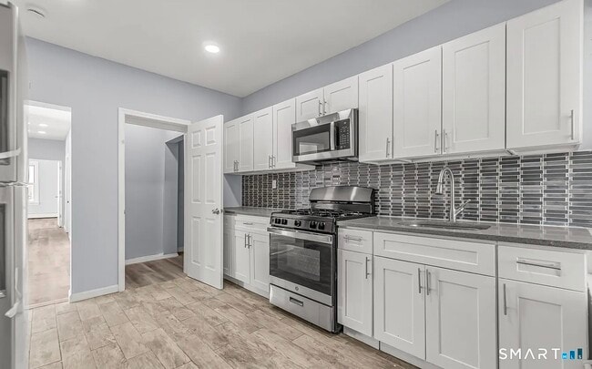 Building Photo - 1220 Pembroke St Unit 3R