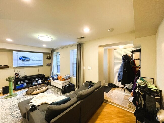 Building Photo - 1522 W Superior St Unit 1-1 Rental