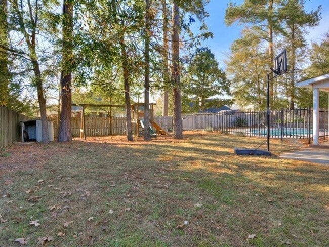5 bedroom, 3.5 bathroom home with pool in ... - 5 bedroom, 3.5 bathroom home with pool in ...
