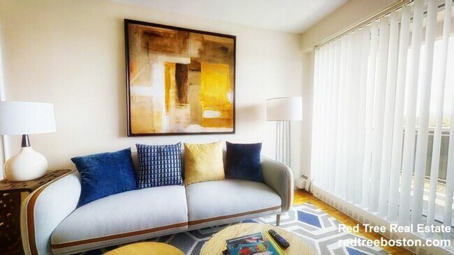 175 Freeman St Unit 604