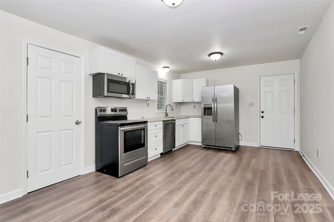 Building Photo - 317 S Ransom St