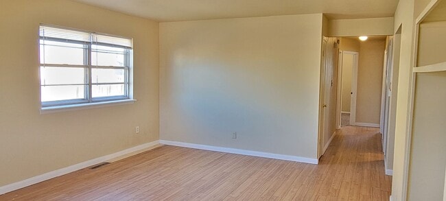 Photo - 2909 Hockenhull Ave