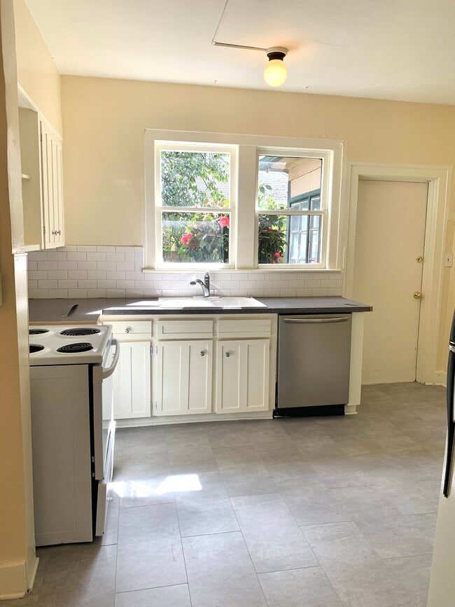 Photo - 4207 N Albina Ave