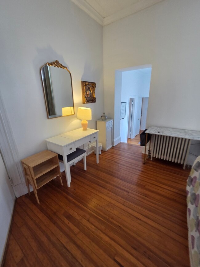 Building Photo - 342 Fairmont Ave Unit Apt 3