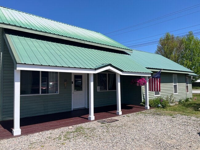 Building Photo - 201 N Calispel Ave